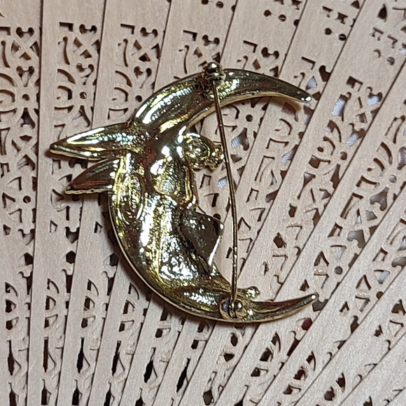 Gold Angel on Crescent Moon Brooch - Picture 7 of 10